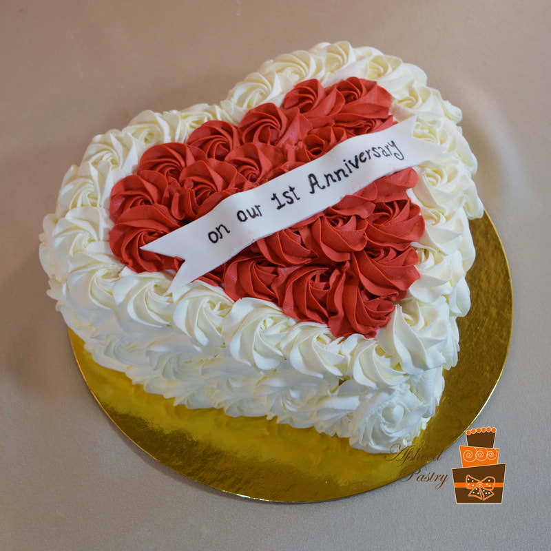 heart shaped cake for anniversary with swirl roses