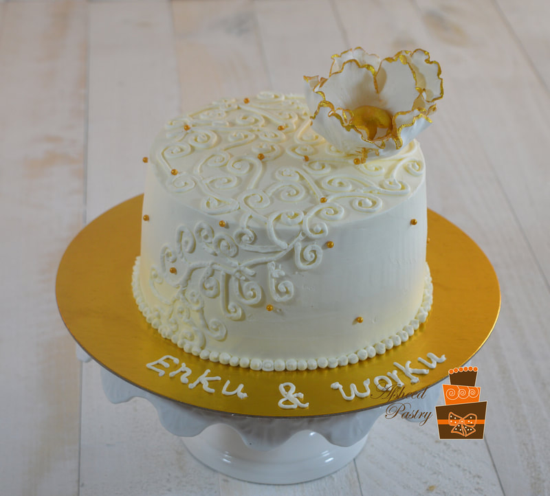​Engagement cake with hand made candy flower